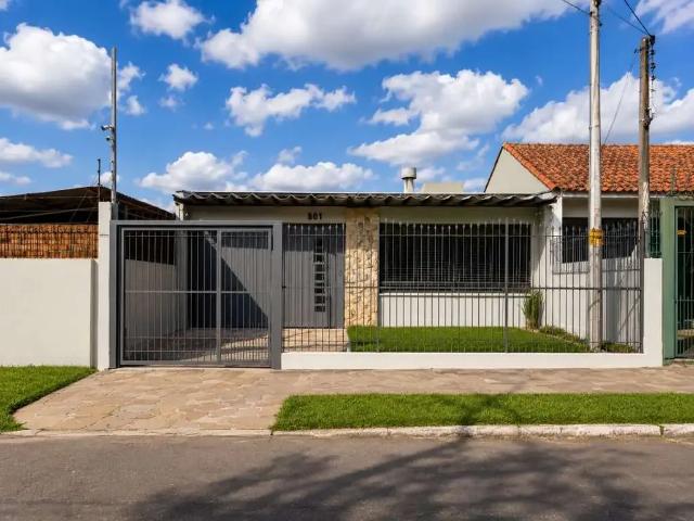 Casa / Sobrado para Locação em Porto Alegre/RS São Sebastião 3 Quartos