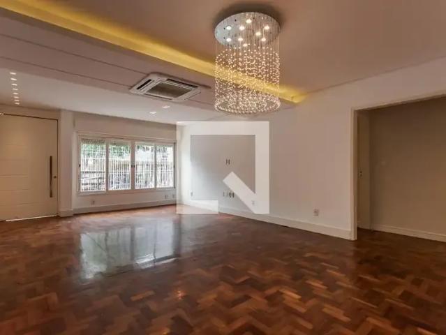 Casa / Sobrado para Locação em Porto Alegre/RS São Sebastião 3 Quartos