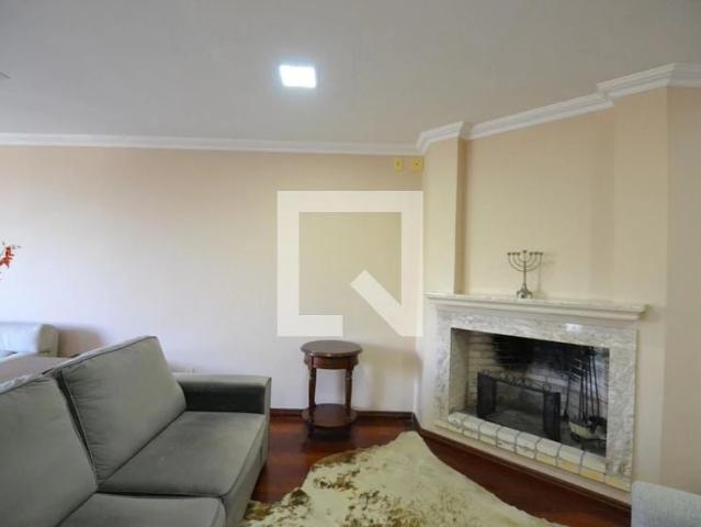 Casa / Sobrado para Locação em Porto Alegre/RS Santo Antônio 4 Quartos