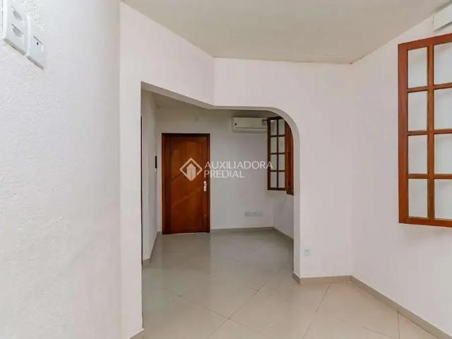 Casa / Sobrado para Locação em Porto Alegre/RS Santa Maria Goretti 2 Quartos