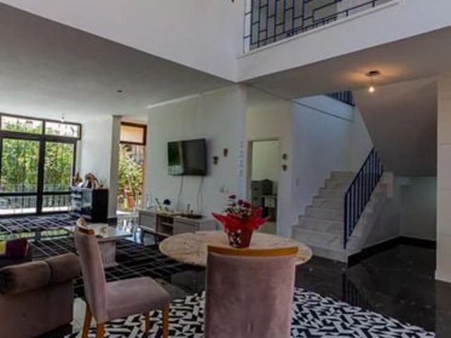 Casa / Sobrado para Locação em Porto Alegre/RS Santa Tereza 4 Quartos