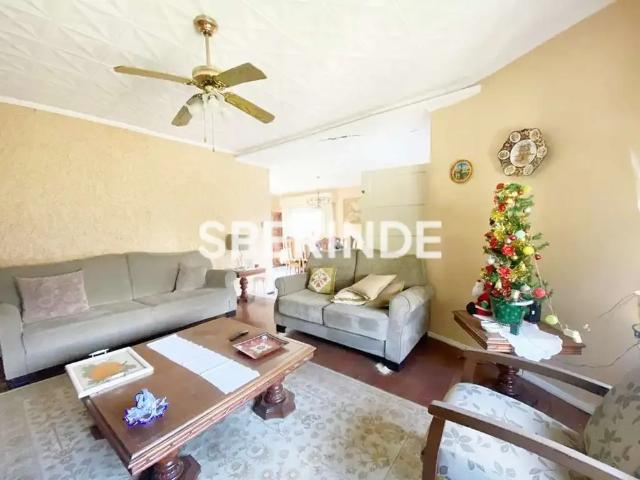 Casa / Sobrado para Locação em Porto Alegre/RS Santana 3 Quartos