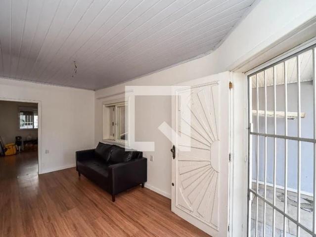 Casa / Sobrado para Locação em Porto Alegre/RS Sarandi 5 Quartos