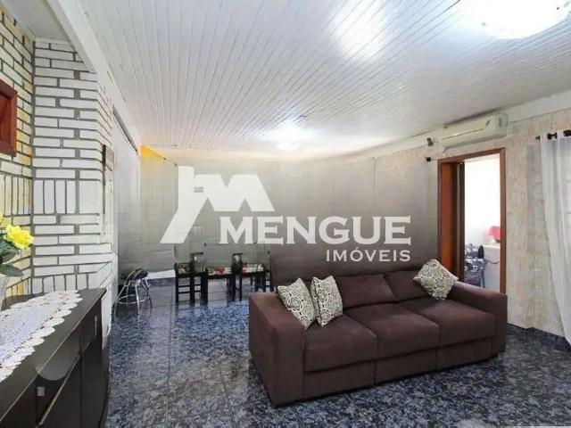 Casa / Sobrado para Locação em Porto Alegre/RS Sarandi 3 Quartos