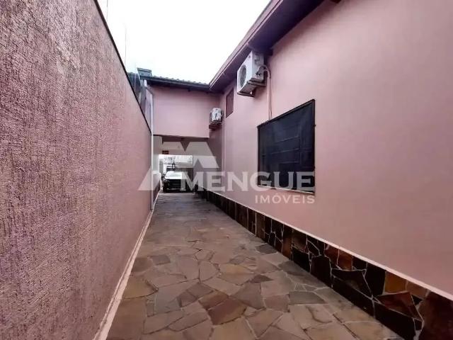 Casa / Sobrado para Locação em Porto Alegre/RS Sarandi 3 Quartos