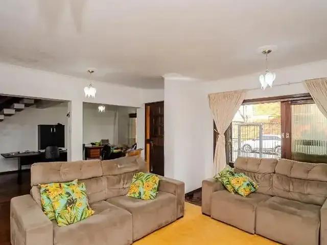 Casa / Sobrado para Locação em Porto Alegre/RS Sarandi 3 Quartos