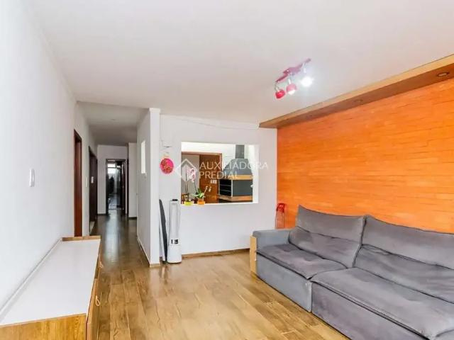Casa / Sobrado para Locação em Porto Alegre/RS Sarandi 3 Quartos