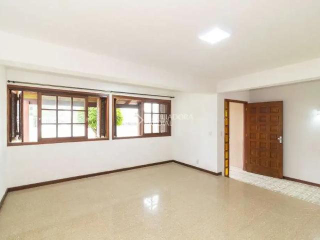 Casa / Sobrado para Locação em Porto Alegre/RS Serraria 4 Quartos