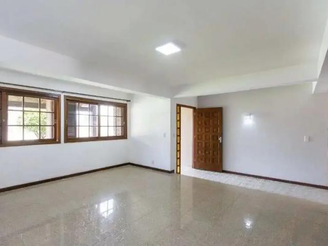Casa / Sobrado para Locação em Porto Alegre/RS Serraria 4 Quartos