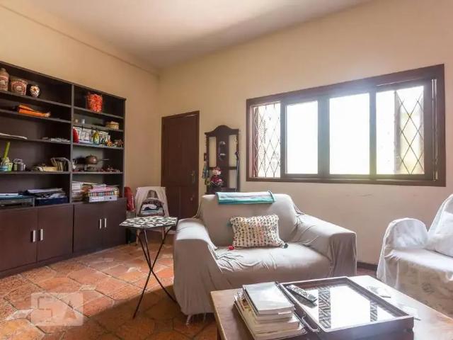 Casa / Sobrado para Locação em Porto Alegre/RS Partenon 3 Quartos