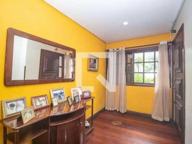 Casa / Sobrado para Locação em Porto Alegre/RS Partenon 4 Quartos