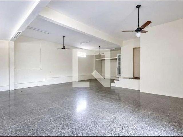 Casa / Sobrado para Locação em Porto Alegre/RS Partenon 4 Quartos