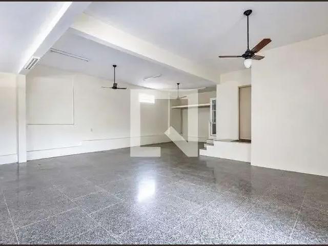 Casa / Sobrado para Locação em Porto Alegre/RS Partenon 4 Quartos