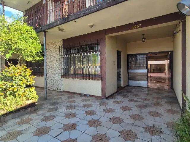 Casa / Sobrado para Locação em Porto Alegre/RS Partenon 6 Quartos