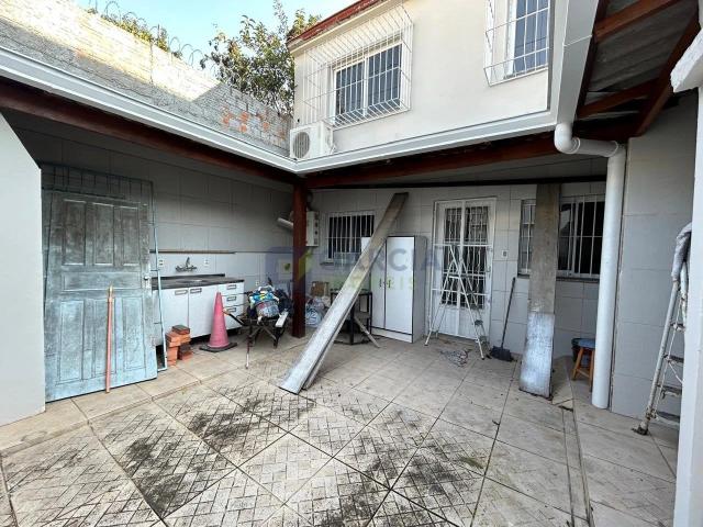 Casa / Sobrado para Locação em Porto Alegre/RS Passo da Areia 3 Quartos