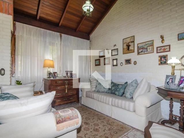 Casa / Sobrado para Locação em Porto Alegre/RS Teresópolis 4 Quartos