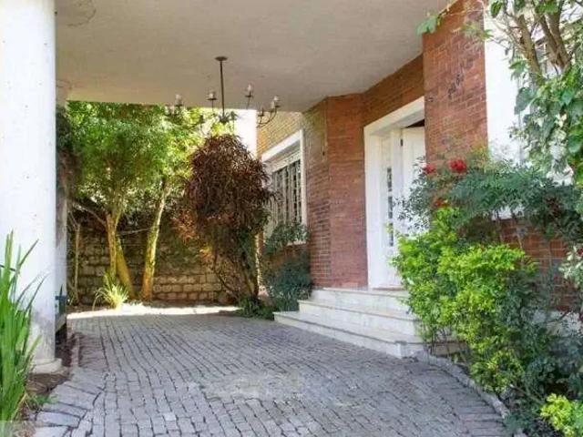 Casa / Sobrado para Locação em Porto Alegre/RS Três Figueiras 5 Quartos