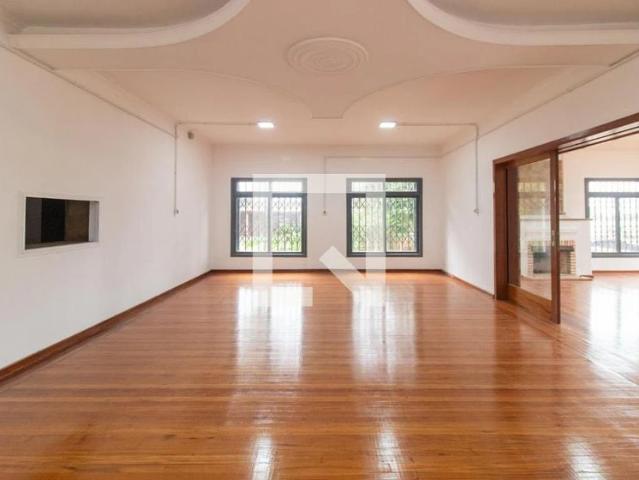 Casa / Sobrado para Locação em Porto Alegre/RS Tristeza 4 Quartos