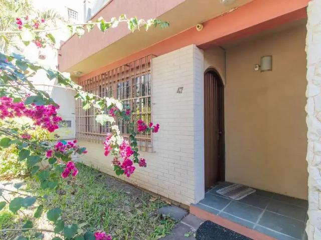 Casa / Sobrado para Locação em Porto Alegre/RS Tristeza 5 Quartos