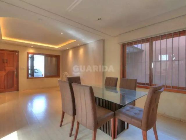 Casa / Sobrado para Locação em Porto Alegre/RS Tristeza 5 Quartos