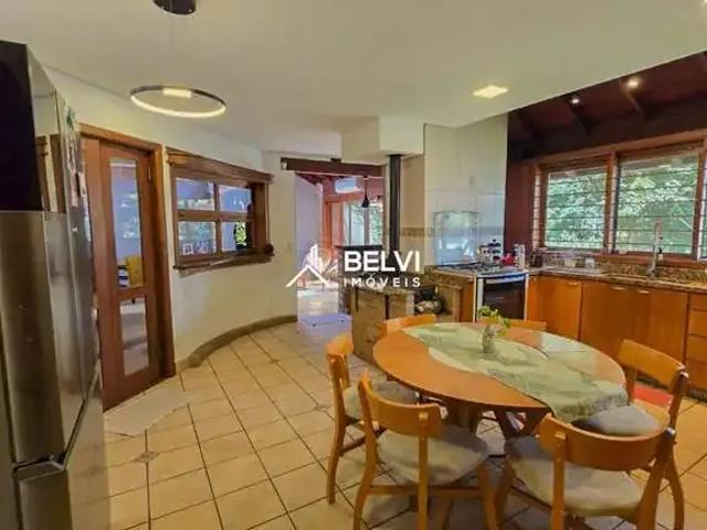 Casa / Sobrado para Locação em Porto Alegre/RS Vila Jardim 4 Quartos