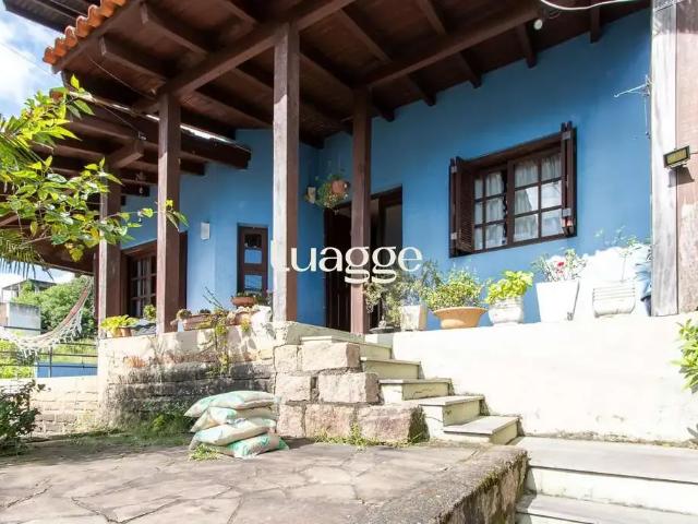 Casa / Sobrado para Locação em Porto Alegre/RS Vila Nova 4 Quartos