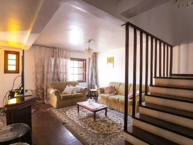 Casa / Sobrado para Locação em Porto Alegre/RS Vila Nova 4 Quartos