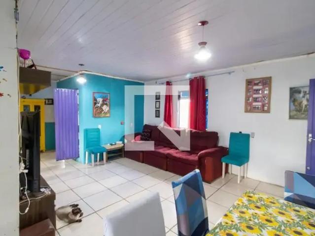 Casa / Sobrado para Locação em Porto Alegre/RS Vila Nova 5 Quartos