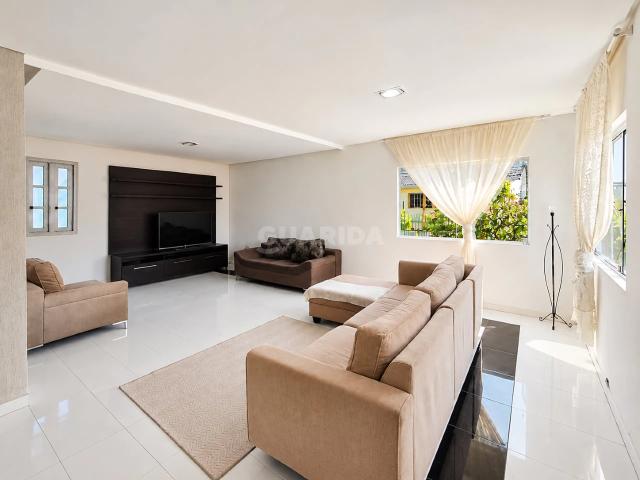 Casa / Sobrado para Locação em Porto Alegre/RS Vila Nova 5 Quartos