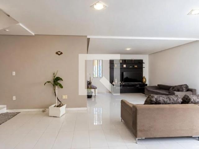 Casa / Sobrado para Locação em Porto Alegre/RS Vila Nova 5 Quartos