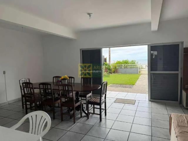Casa / Sobrado para Locação em Porto Belo/SC Balneário Perequê 4 Quartos