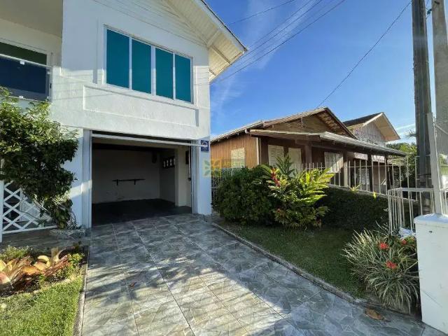 Casa / Sobrado para Locação em Porto Belo/SC Centro 4 Quartos