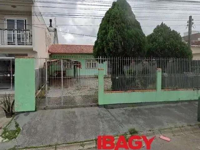 Casa / Sobrado para Locação em Palhoça/SC Madri 2 Quartos