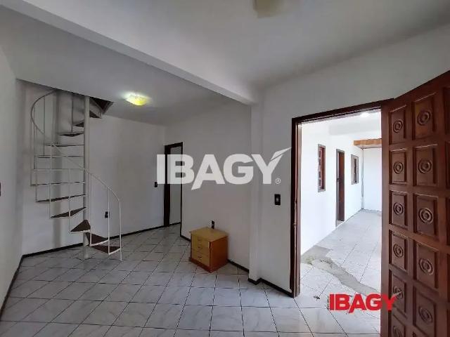 Casa / Sobrado para Locação em Palhoça/SC Madri 3 Quartos