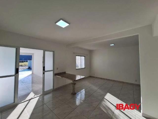 Casa / Sobrado para Locação em Palhoça/SC Rio Grande 3 Quartos