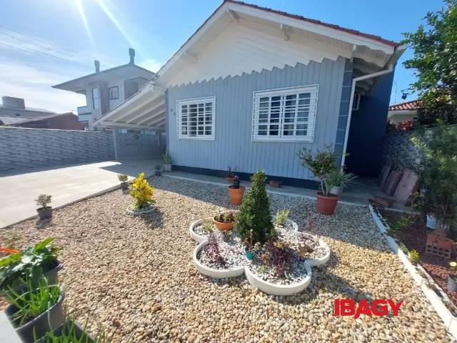 Casa / Sobrado para Locação em Palhoça/SC Aririu 2 Quartos