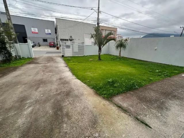 Casa / Sobrado para Locação em Palhoça/SC Aririu 2 Quartos