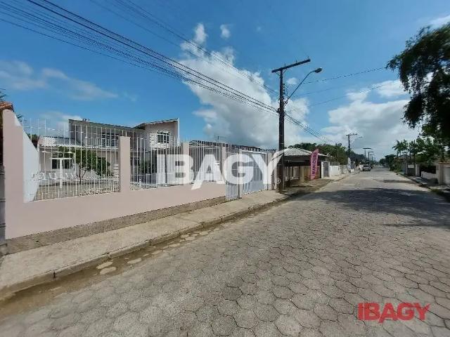 Casa / Sobrado para Locação em Palhoça/SC Aririu 3 Quartos