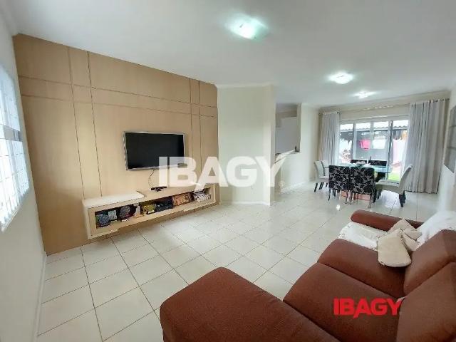 Casa / Sobrado para Locação em Palhoça/SC Aririú da Formiga 3 Quartos