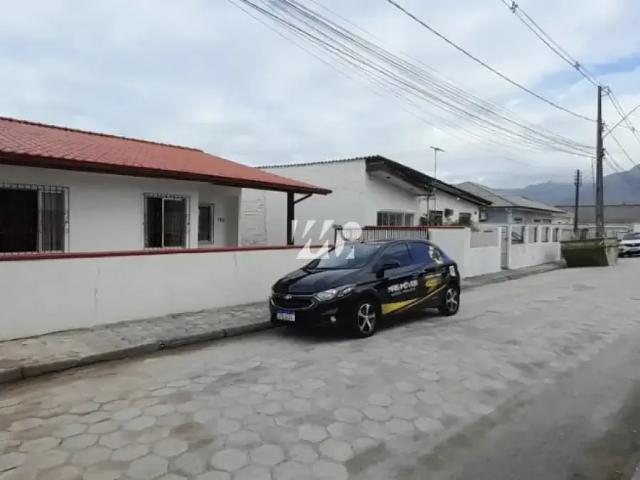 Casa / Sobrado para Locação em Palhoça/SC Barra do Aririú 2 Quartos