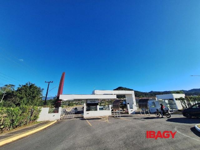 Casa / Sobrado para Locação em Palhoça/SC Bela Vista 3 Quartos