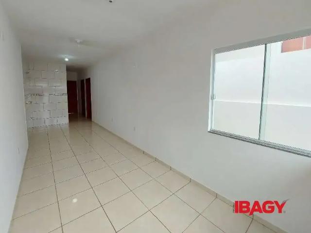Casa / Sobrado para Locação em Palhoça/SC Bela Vista 2 Quartos