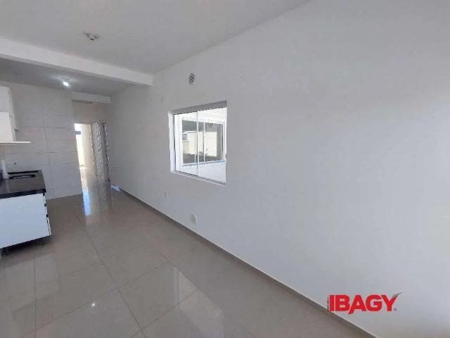 Casa / Sobrado para Locação em Palhoça/SC Bela Vista 2 Quartos