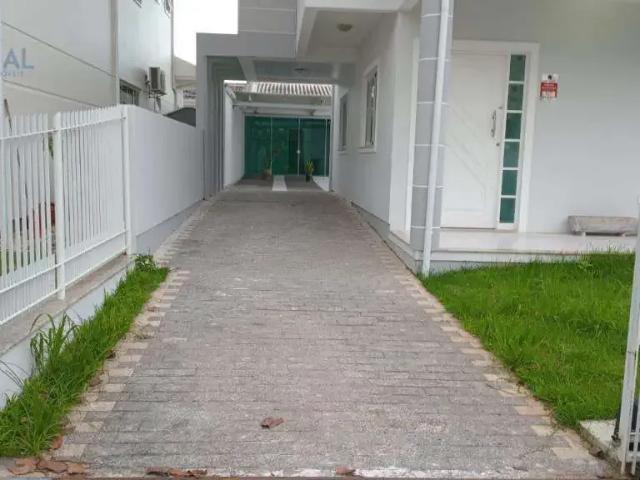 Casa / Sobrado para Locação em Palhoça/SC Cidade Universitária Pedra Branca 3 Quartos
