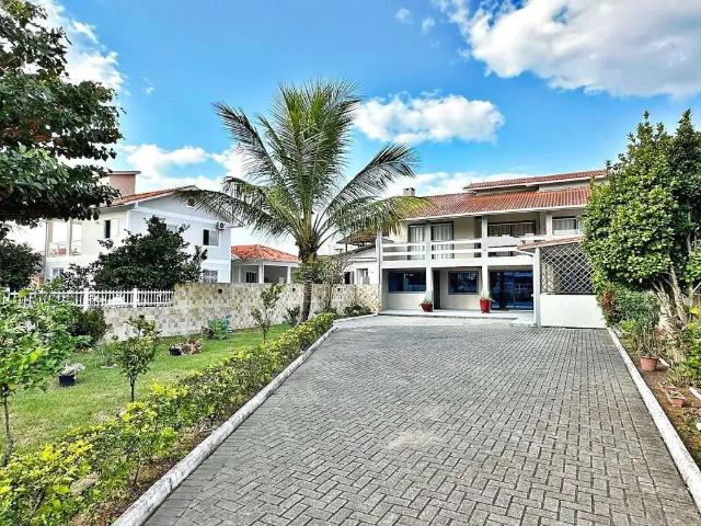 Casa / Sobrado para Locação em Palhoça/SC Enseada de Brito 4 Quartos