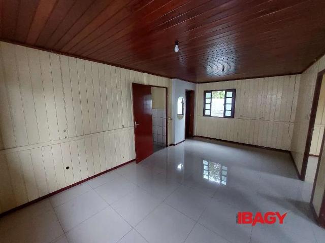 Casa / Sobrado para Locação em Palhoça/SC Pachecos 2 Quartos
