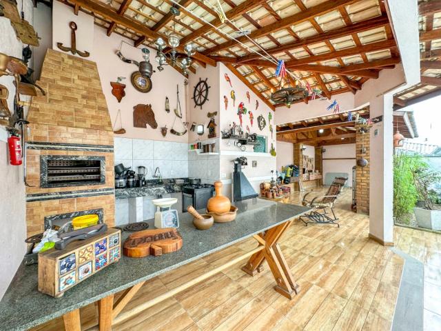 Casa / Sobrado para Locação em Palhoça/SC Pagani 3 Quartos