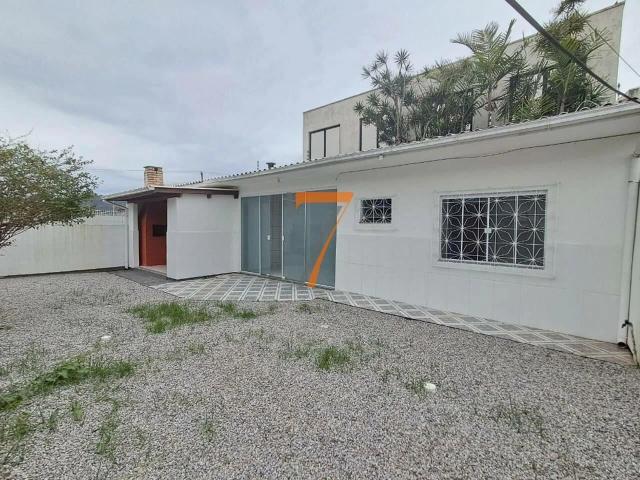 Casa / Sobrado para Locação em Palhoça/SC Passa Vinte 1 Quartos
