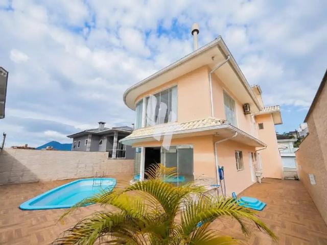 Casa / Sobrado para Locação em Palhoça/SC Pedra Branca 3 Quartos