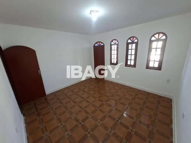 Casa / Sobrado para Locação em Palhoça/SC Ponte do Imaruim 3 Quartos